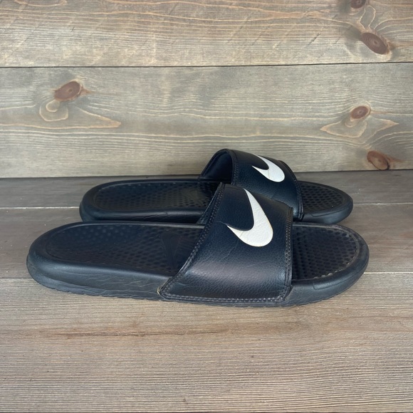 nike benassi swoosh slides